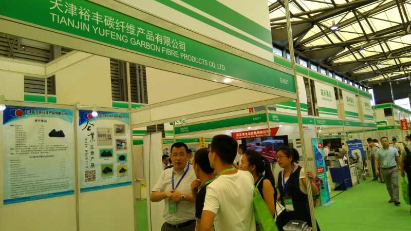 客戶參觀裕豐碳纖維的展臺